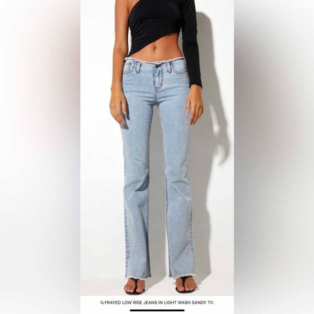 FRAYED LOW RISE JEANS IN LIGHT WASH SANDY TINT
 Motel rocks